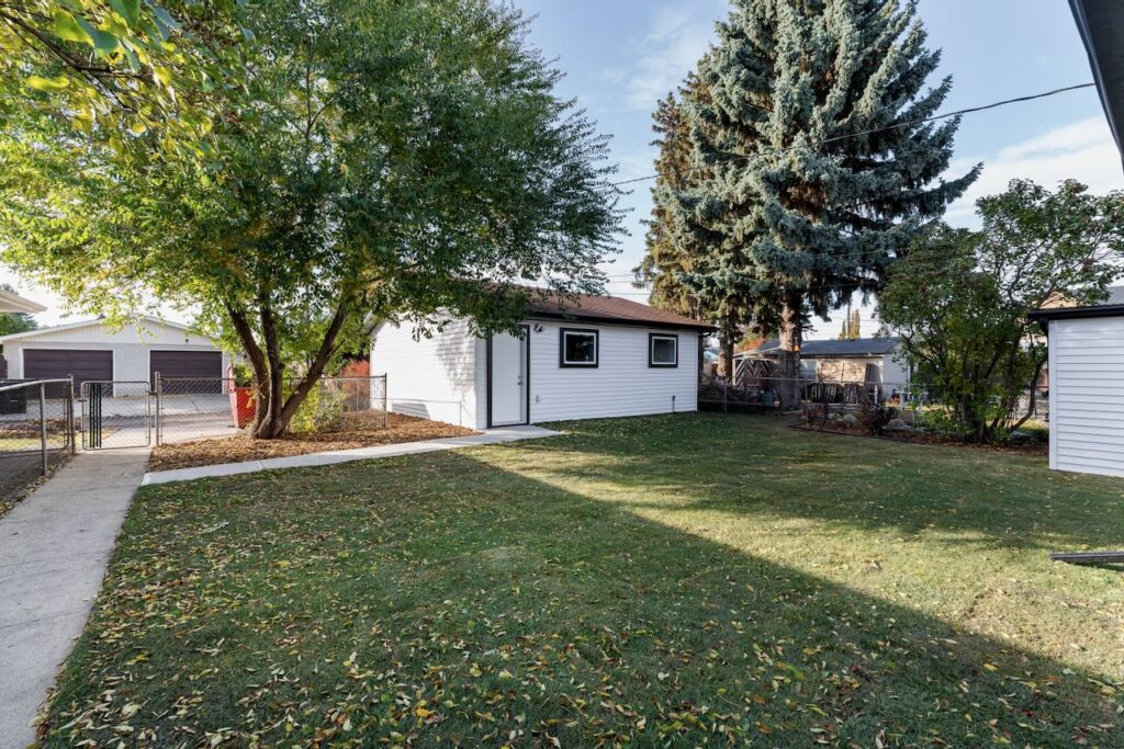 Exterior _ Landscaping _ Trees - 10566